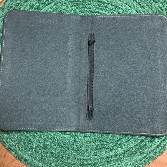 Like New Leather Case - Picture 4 of 4